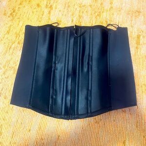SPANX New, Under Sculpture Waist Cincher. Size Medium. No tags, never worn.